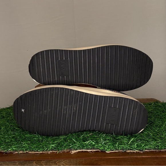 Zara Big kids Holographic Sneakers with Black Laces Size 38 - Picture 4 of 6